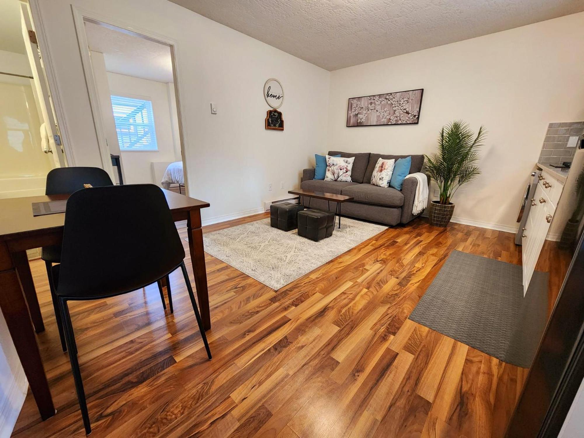 Adorable 1- Bedroom Suite In Langford Victoria Exterior photo